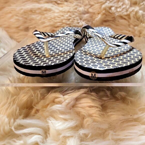 Vera Bradley sz.med.7-8, black and cream in color,and black&white on top! - Picture 4 of 7